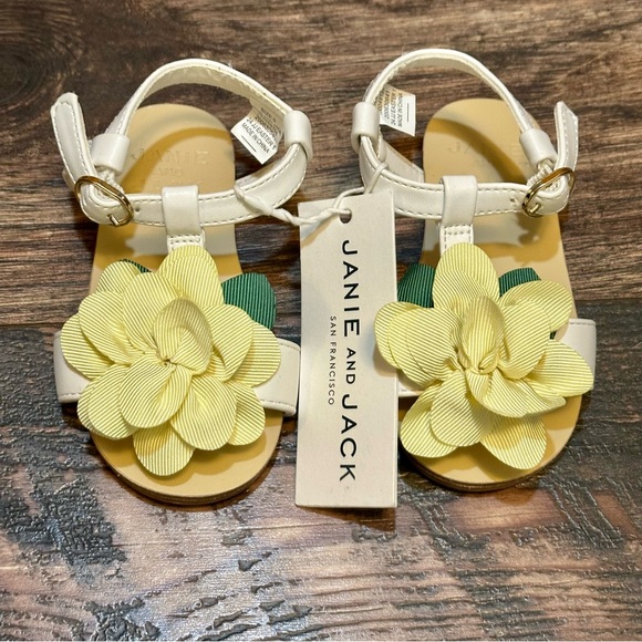 Janie and Jack little girls flower sandals size 5 - Picture 2 of 7